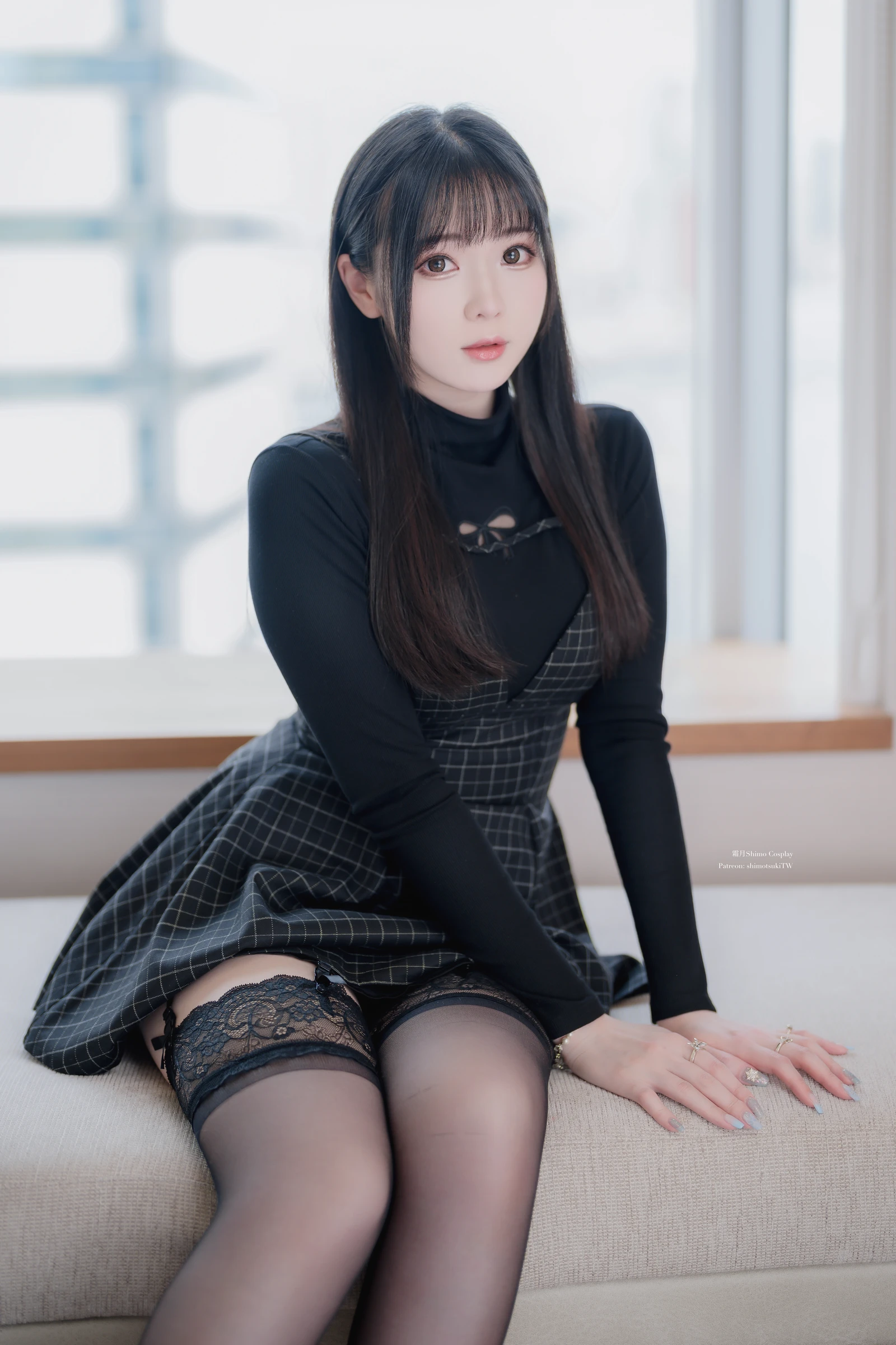 微博妹纸霜月shimo 日本饭店黑私服 30P-COS世界